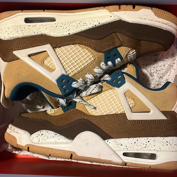 Jordan 4s cacao wow/ teal Size 5.5